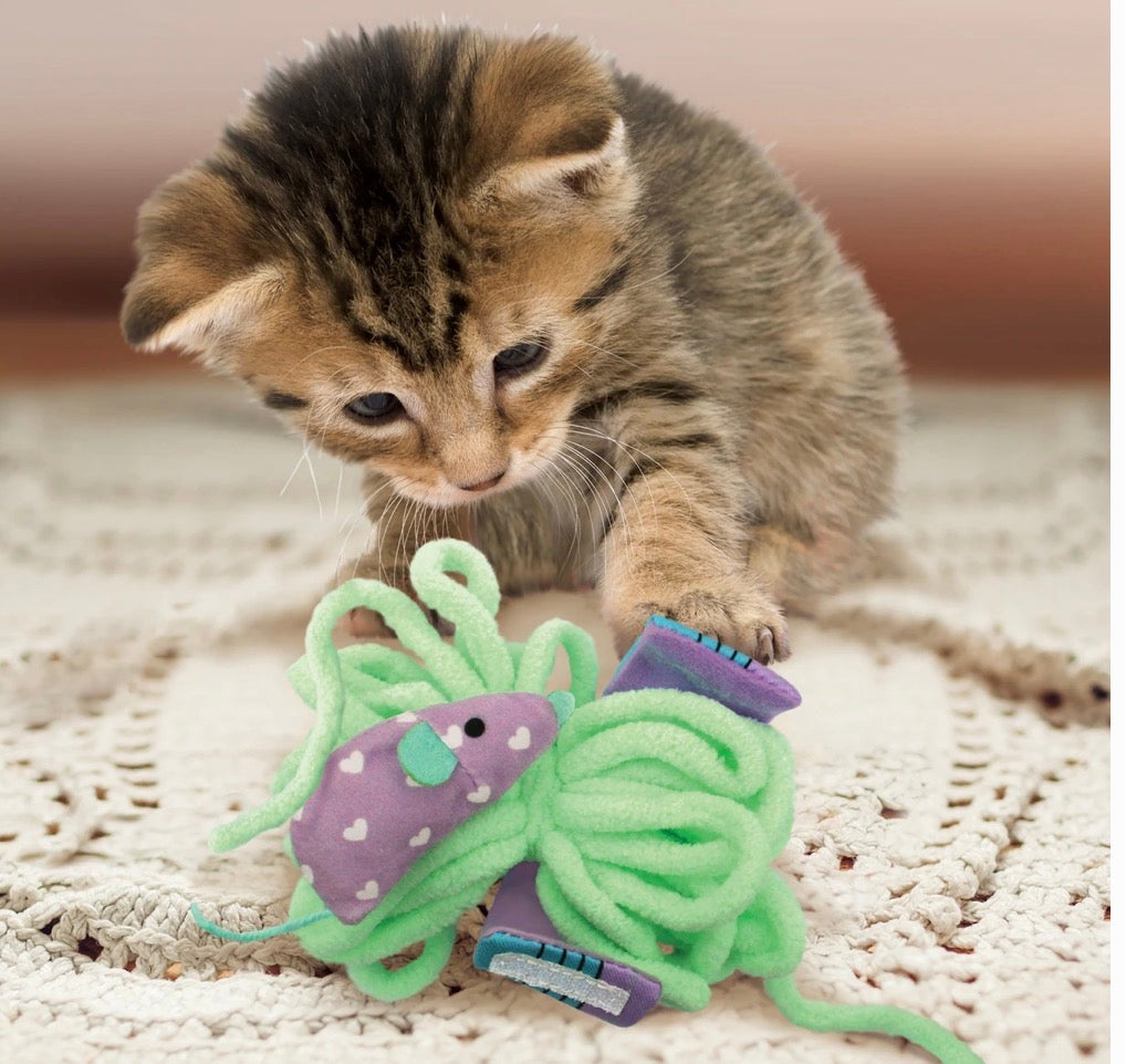 KONG Pull-A-Partz Yarnz Assorted Plush Cat Toy with Catnip